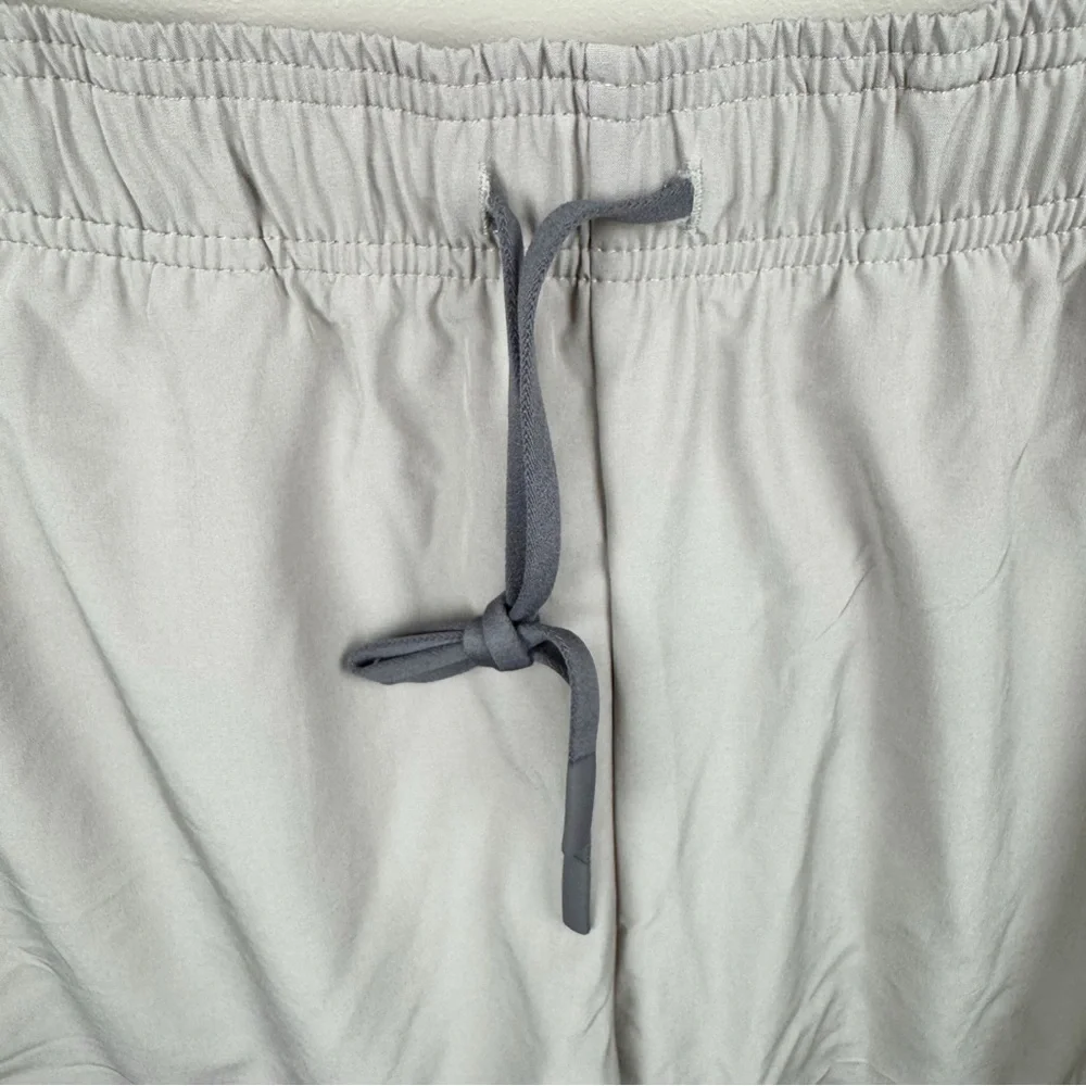 Mens Fabletics Light Gray Khaki The Infinite Short Lined 5in Active Shorts